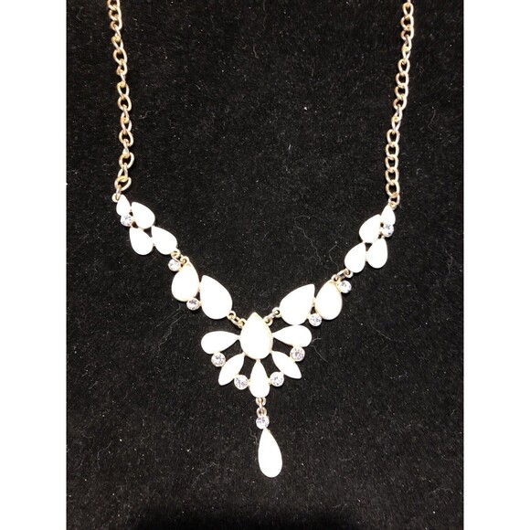 Gold Tone  Ivory Enamel Rhinestone Flower Lavalier  Statement Necklace 21” - Picture 2 of 6